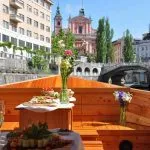 Boot auf dem Fluss Ljubljanica